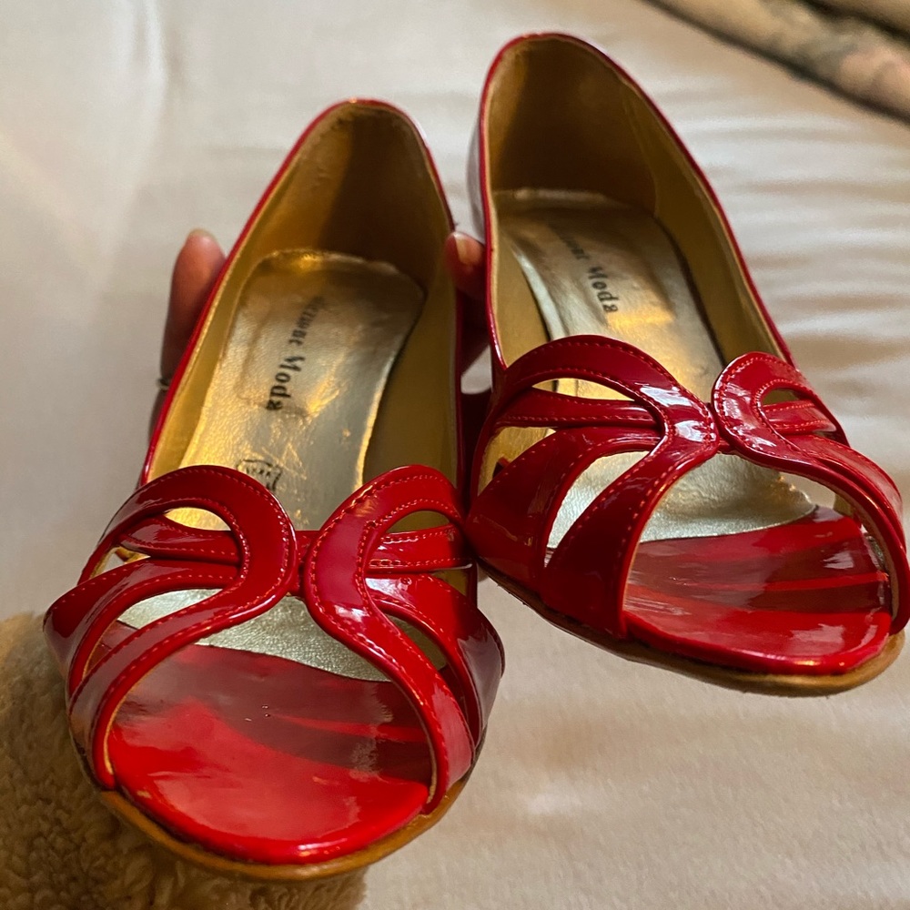 Red heels - Picture 3 of 9